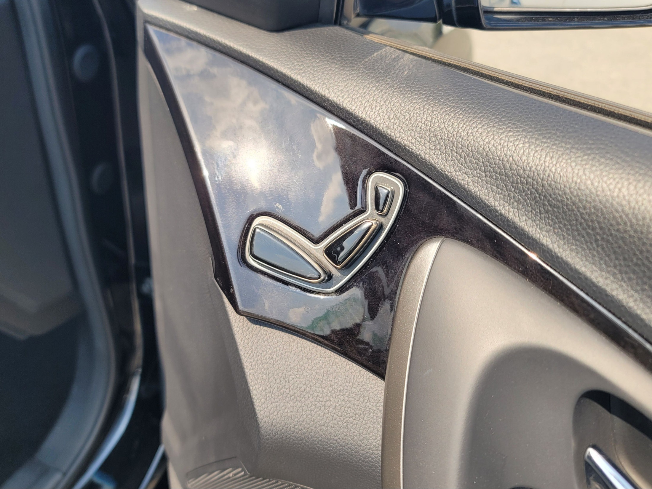 b2e350789e3bfb29fd489d4d239fac8e_1785379360_3805.jpg